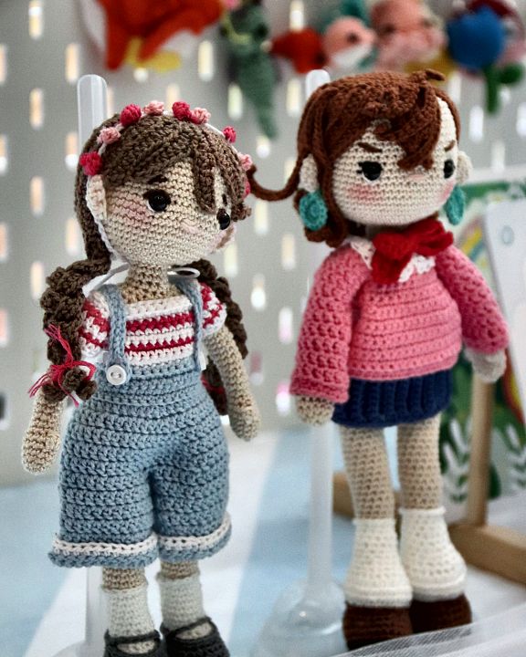 Crochet dolls on a display grid